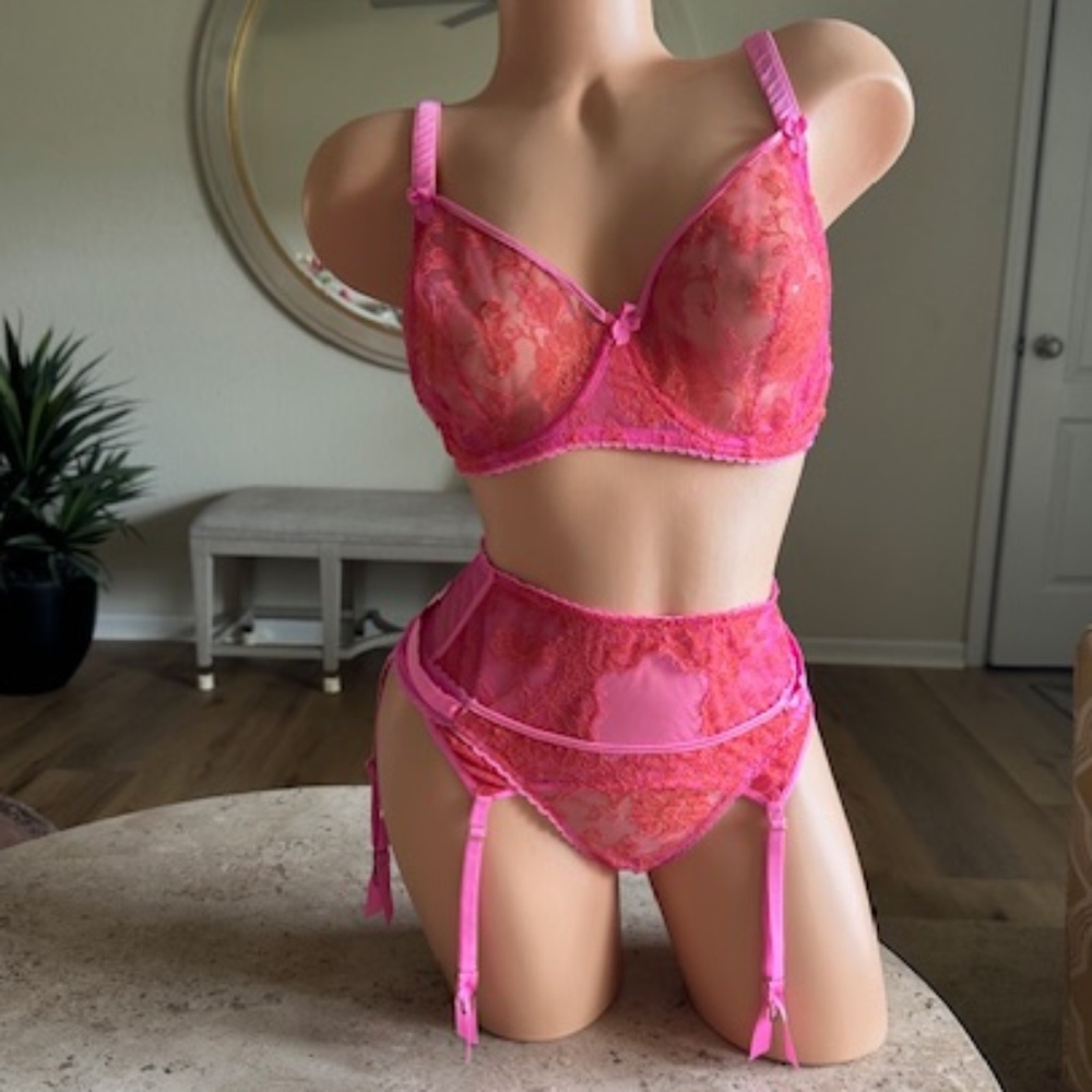 Mimi Holiday bra 34E garters XS panties small  UK NWOT